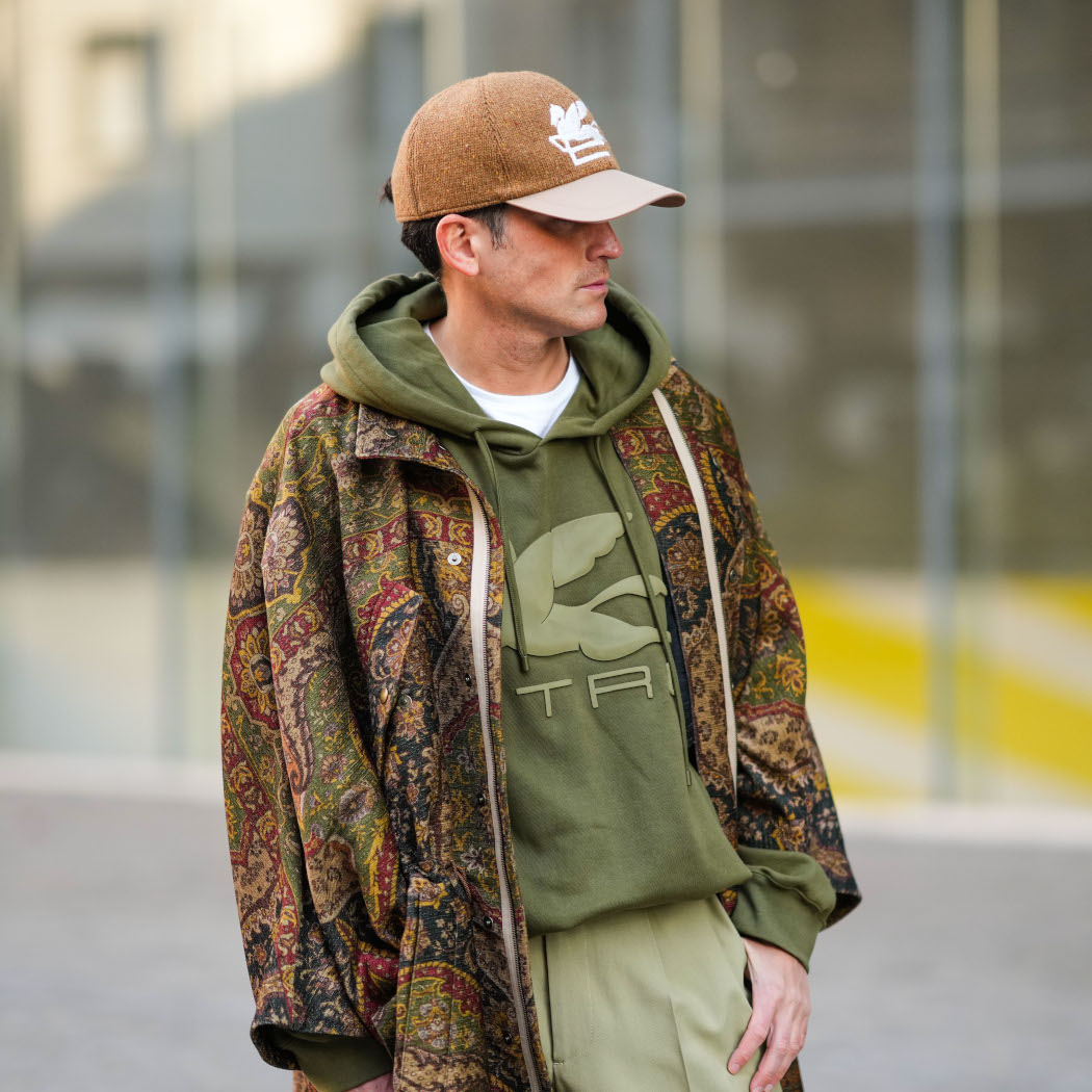 Modna męska czapka z daszkiem, a może kapelusz? TOP nakrycia głowy na wiosnę-lato 2022 dla mężczyzny